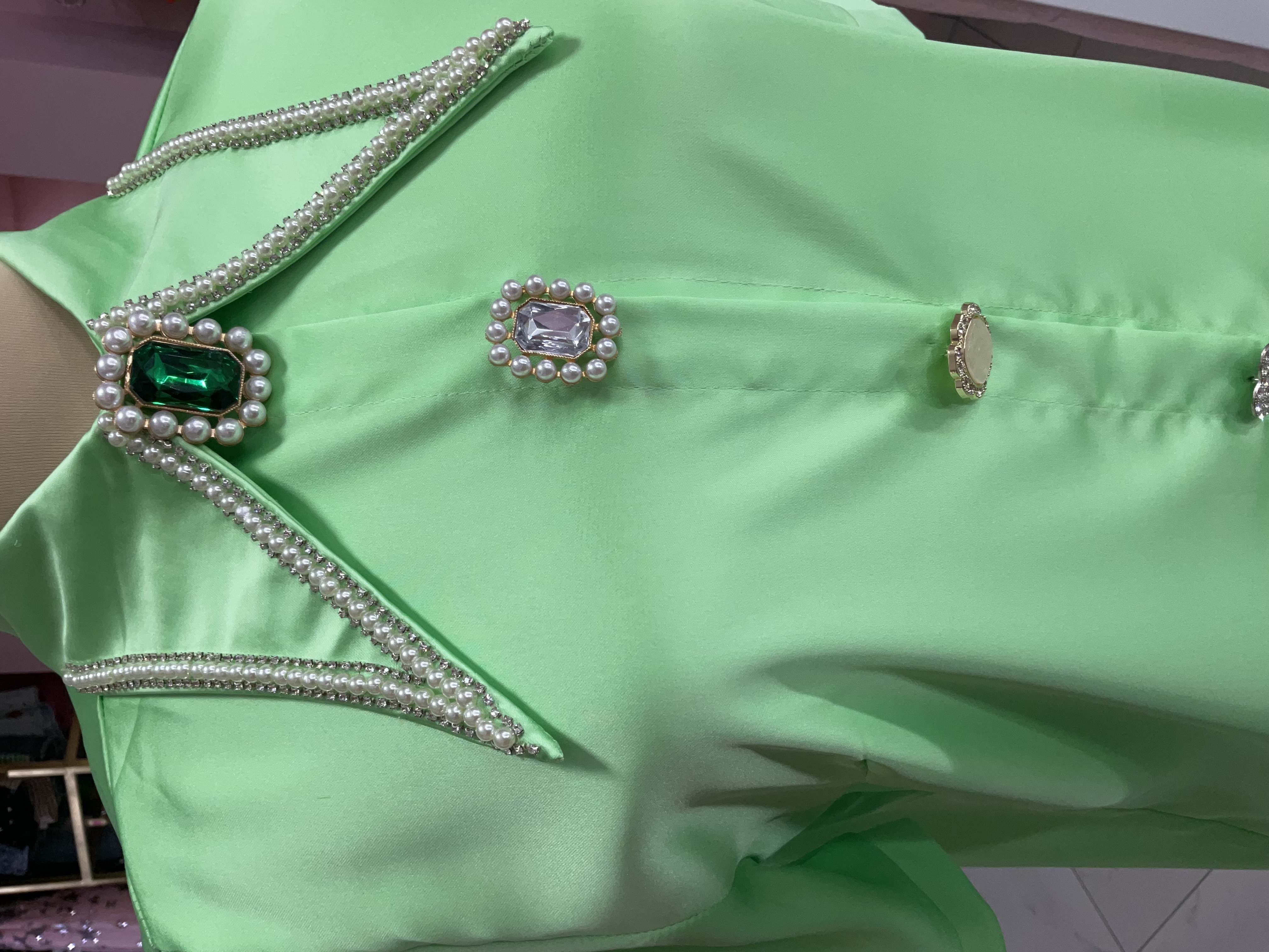 Camisa Verde Cuello Con Perlas