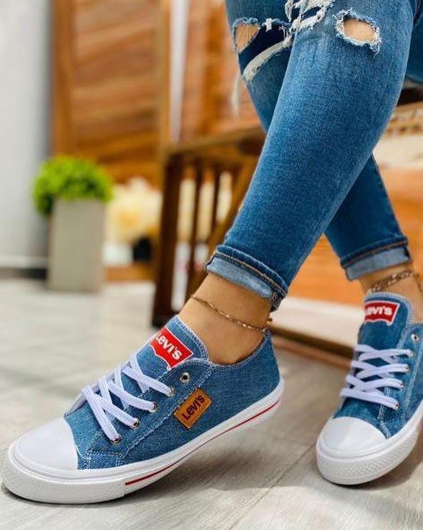 TENIS LEVI’S AZUL