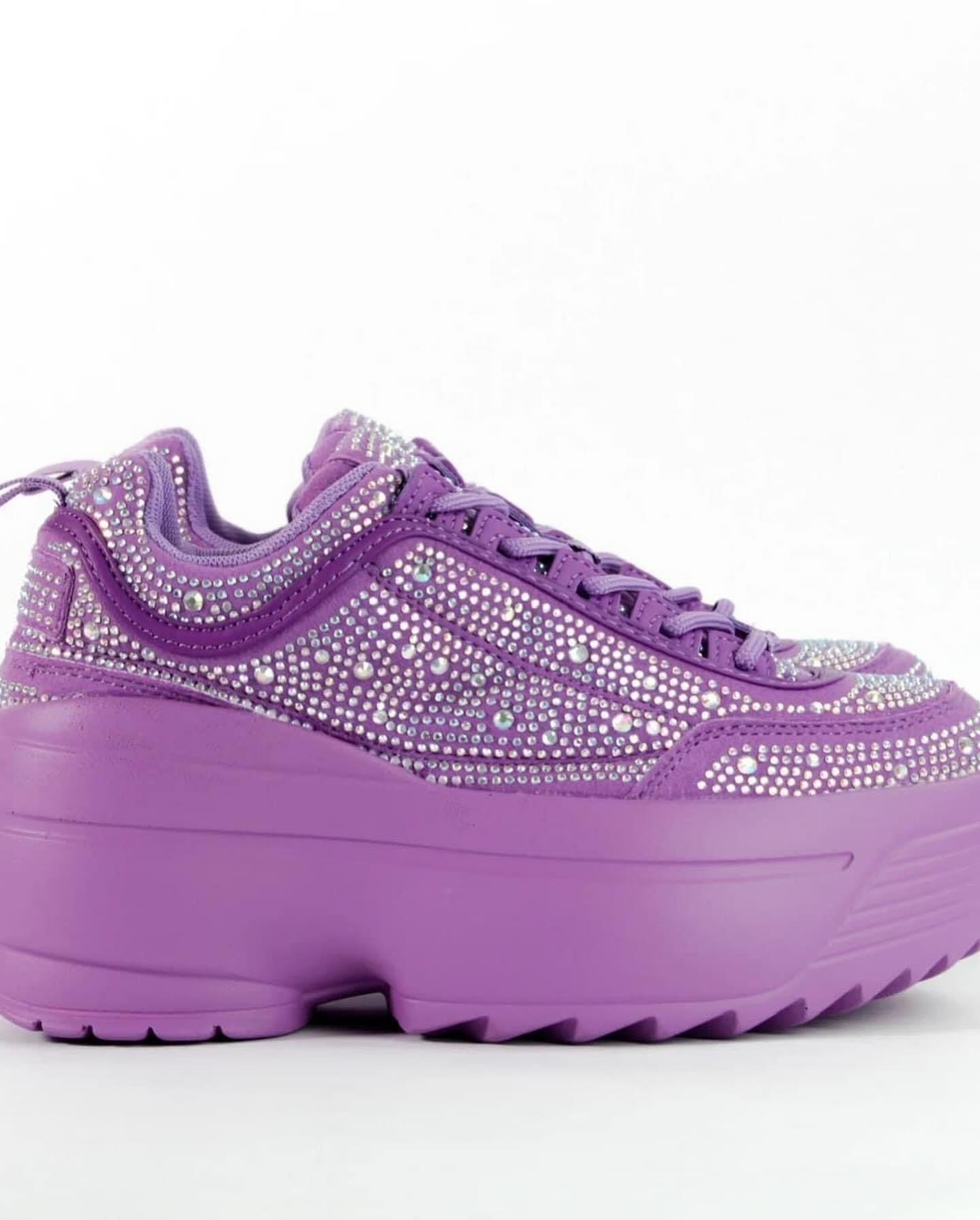 TENIS MORADO BRILLO